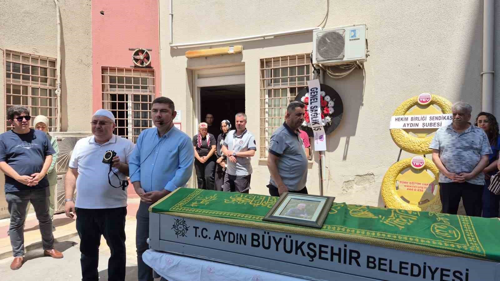 Söke’nin sevilen doktoru Op. Dr. Kaplan, gözyaşlarıyla uğurlandı