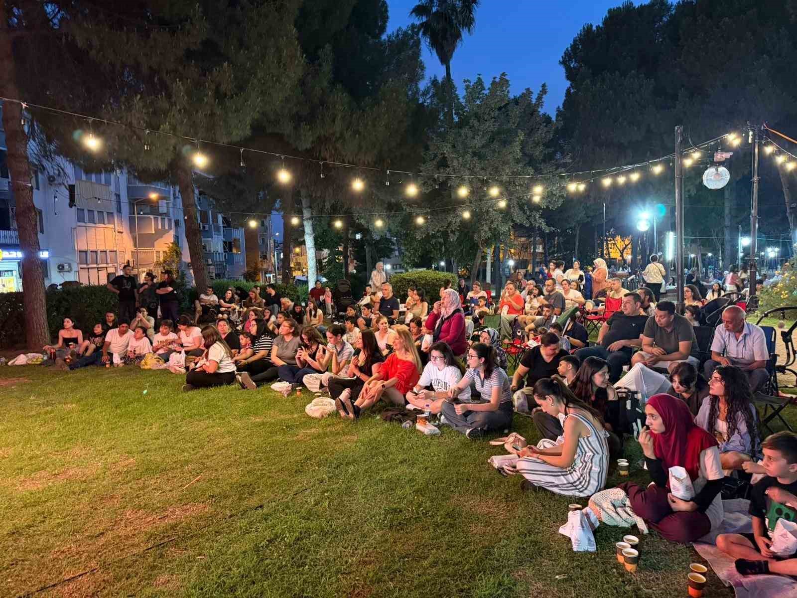Aydın Büyükşehir Belediyesi’nin açık hava sinema etkinlikleri sürüyor