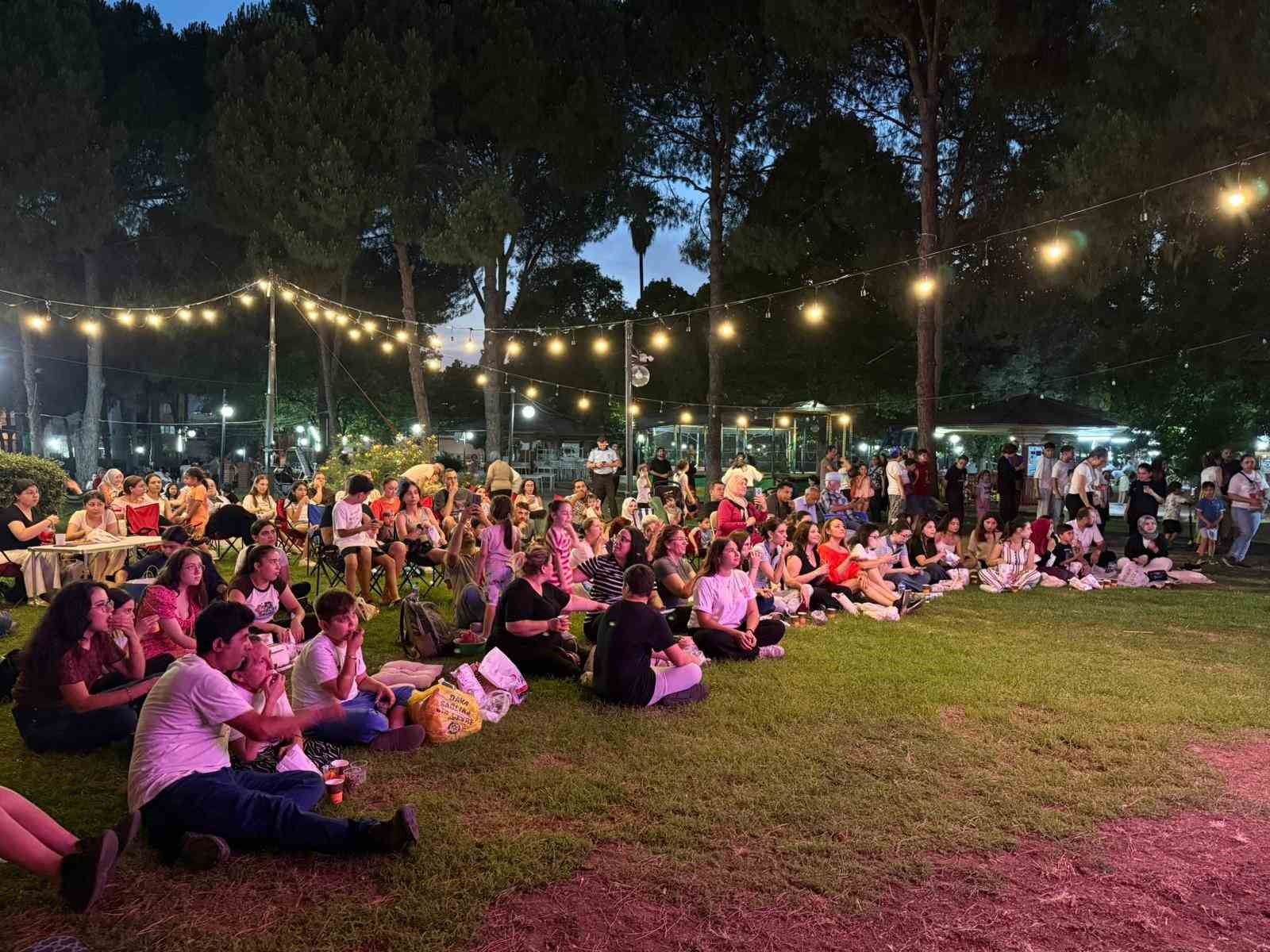 Aydın Büyükşehir Belediyesi’nin açık hava sinema etkinlikleri sürüyor