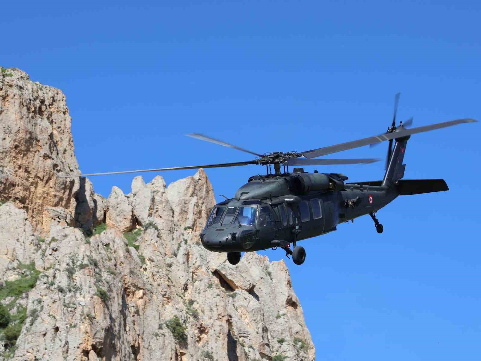 Erzurum’da ’Terörsüz Türkiye’ vizyou: Karayazı Kırk Pencereler ‘de gençler yürüdü, çelik kanatlar nefes kesti