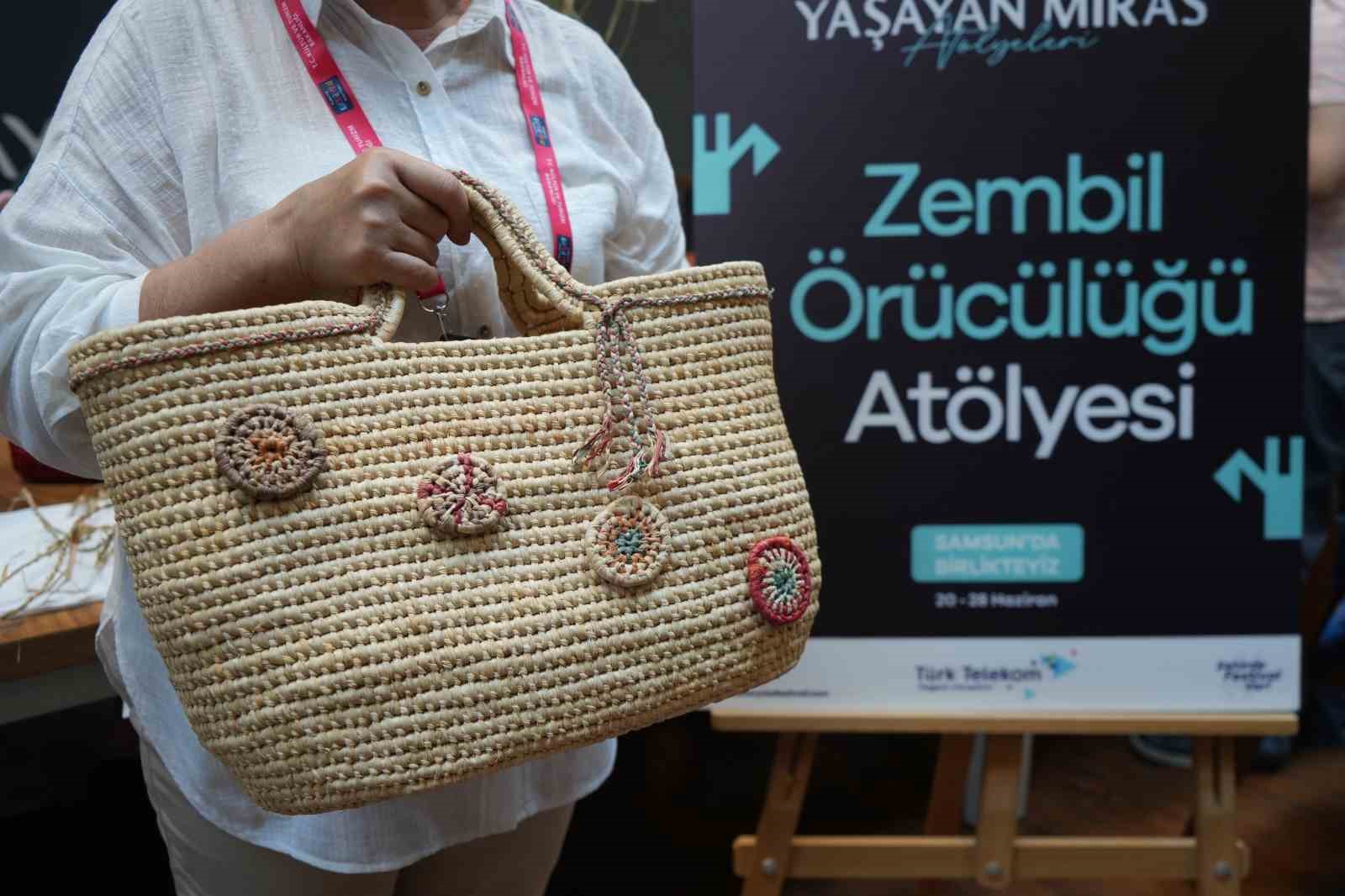 Taşıma işini poşete kaptıran zembil, şimdi kadınların elinde aksesuara dönüşüyor