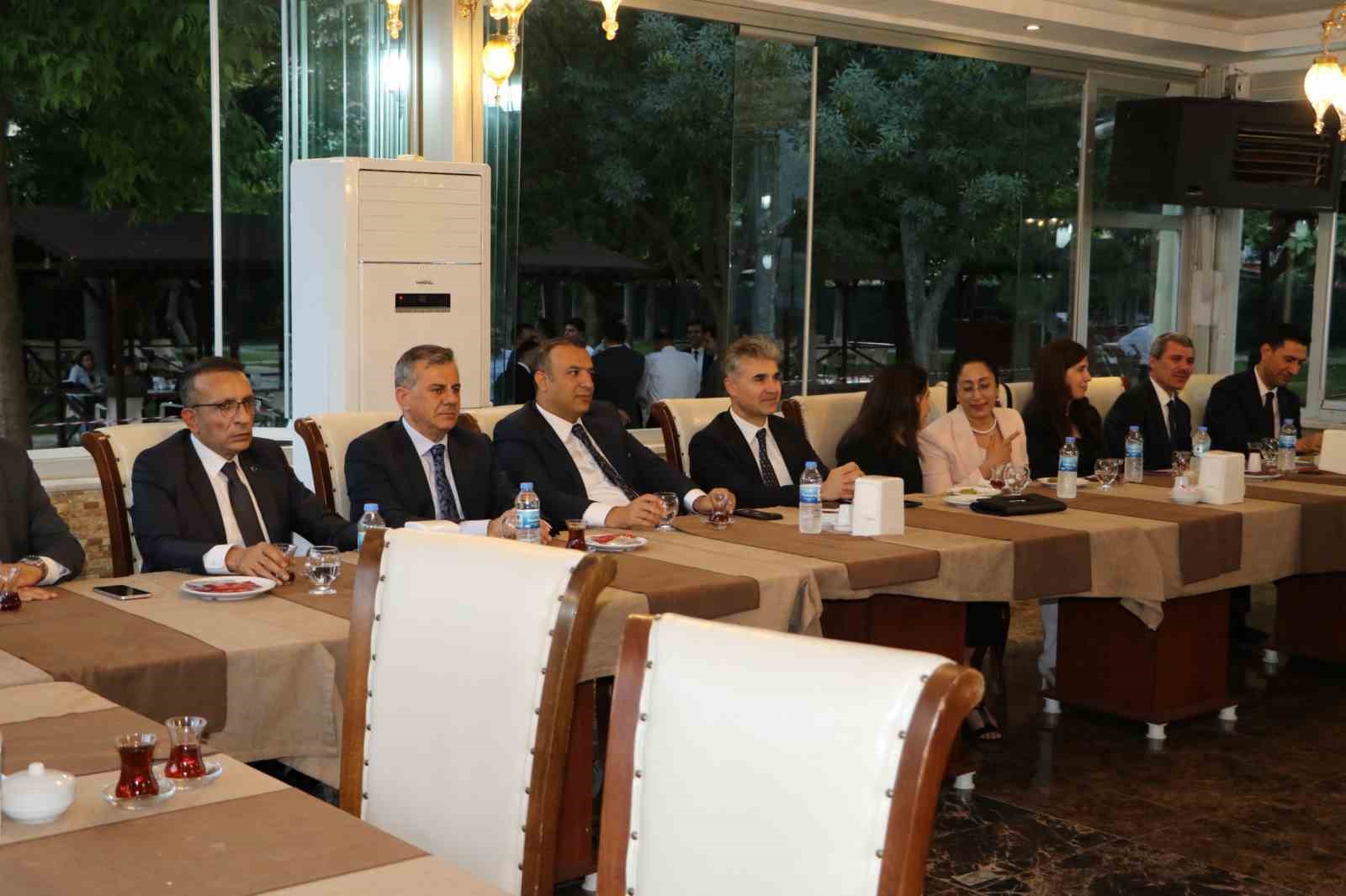 Gaziantep’te görev yerleri değişen hakim ve Cumhuriyet savcılarına veda programı düzenlendi