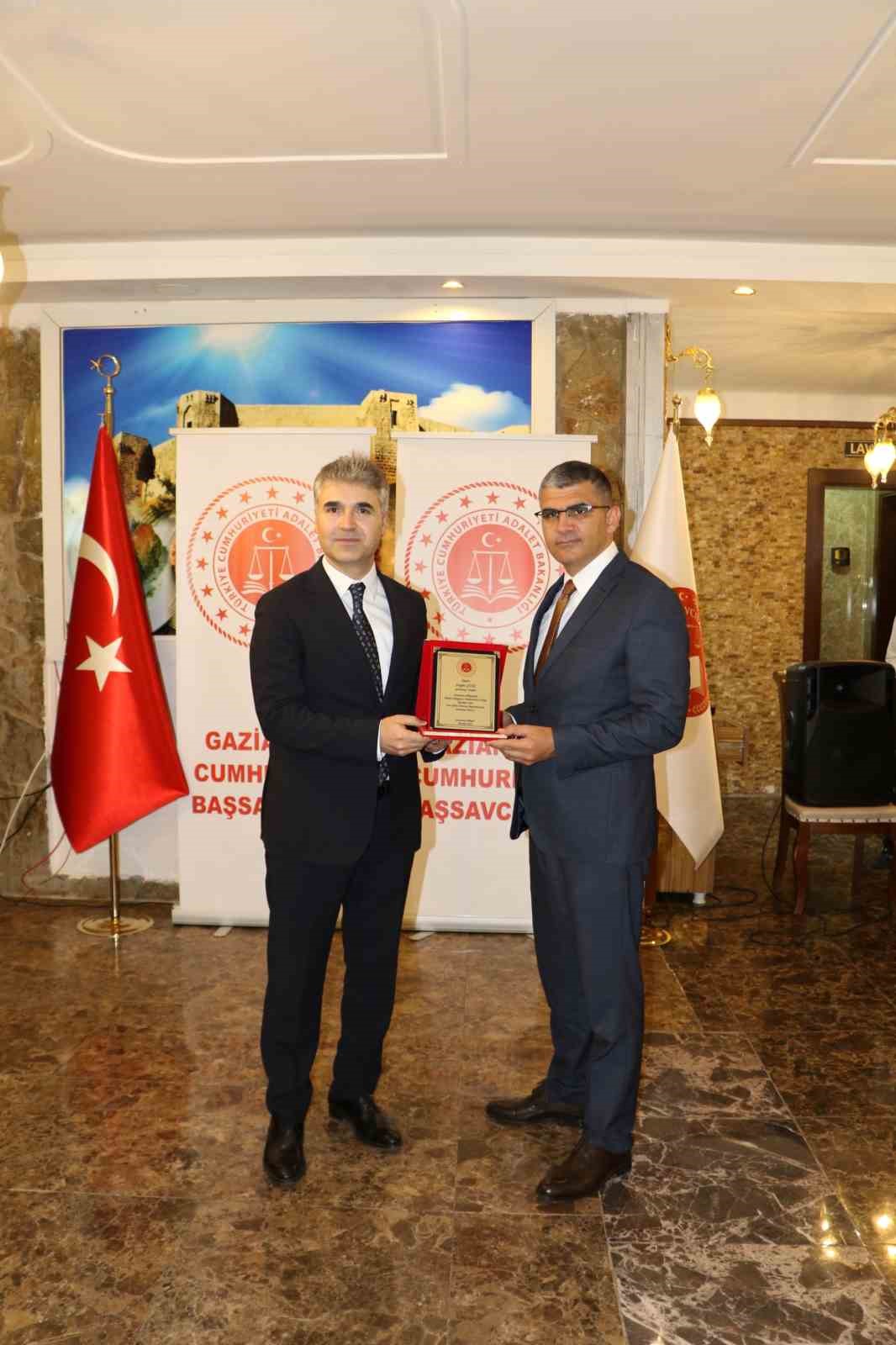 Gaziantep’te görev yerleri değişen hakim ve Cumhuriyet savcılarına veda programı düzenlendi