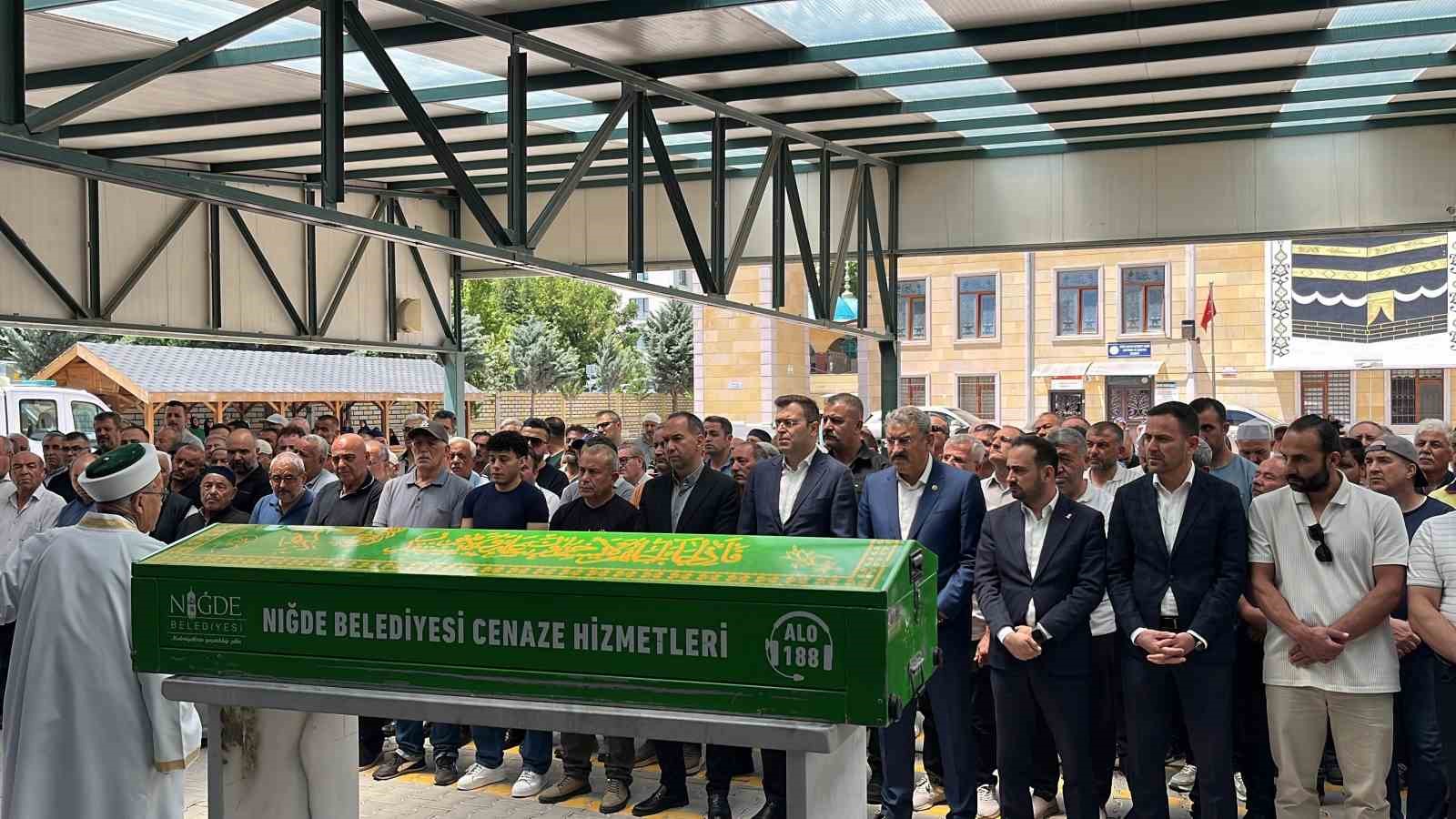 Havai fişek fabrikasındaki patlamada hayatını kaybeden işçi son yolculuğuna uğurlandı