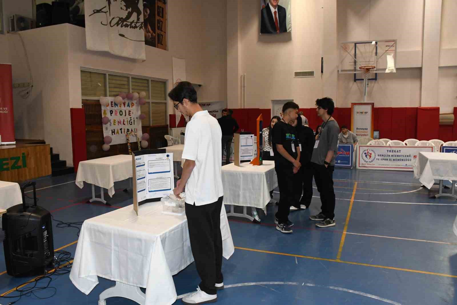 Yozgat’ta Deneyap atölyelerinde gençler projelerini tanıttı