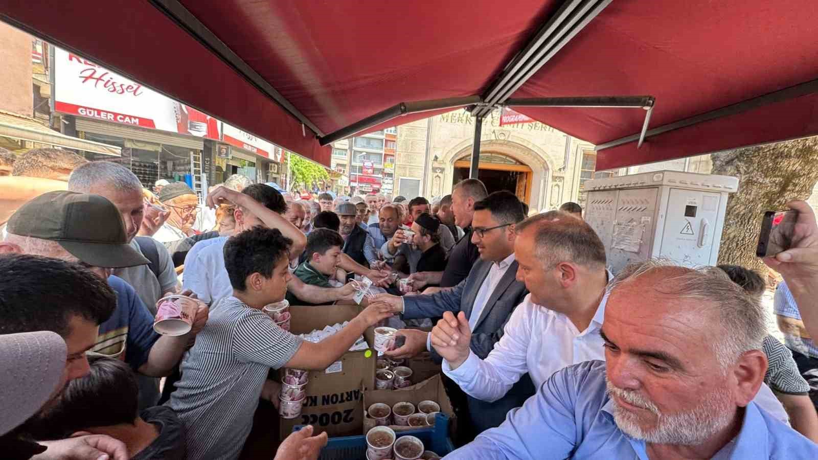 Alaplı’da yüzlerce vatandaşa aşure ikramı