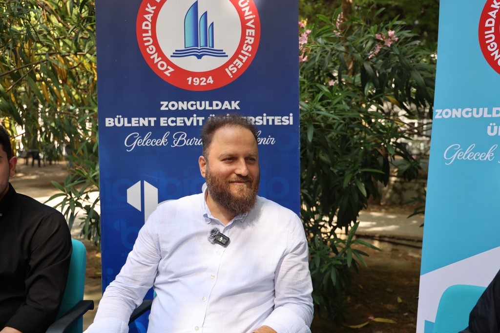 Bilim Kafe’de geleceğin meslekleri konuşuldu: Bilişim Güvenliği Uzmanlığı ve Siber Güvenlik