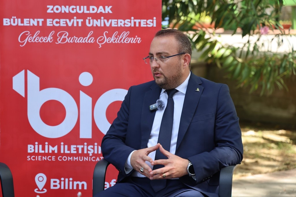 Bilim Kafe’de geleceğin meslekleri konuşuldu: Bilişim Güvenliği Uzmanlığı ve Siber Güvenlik