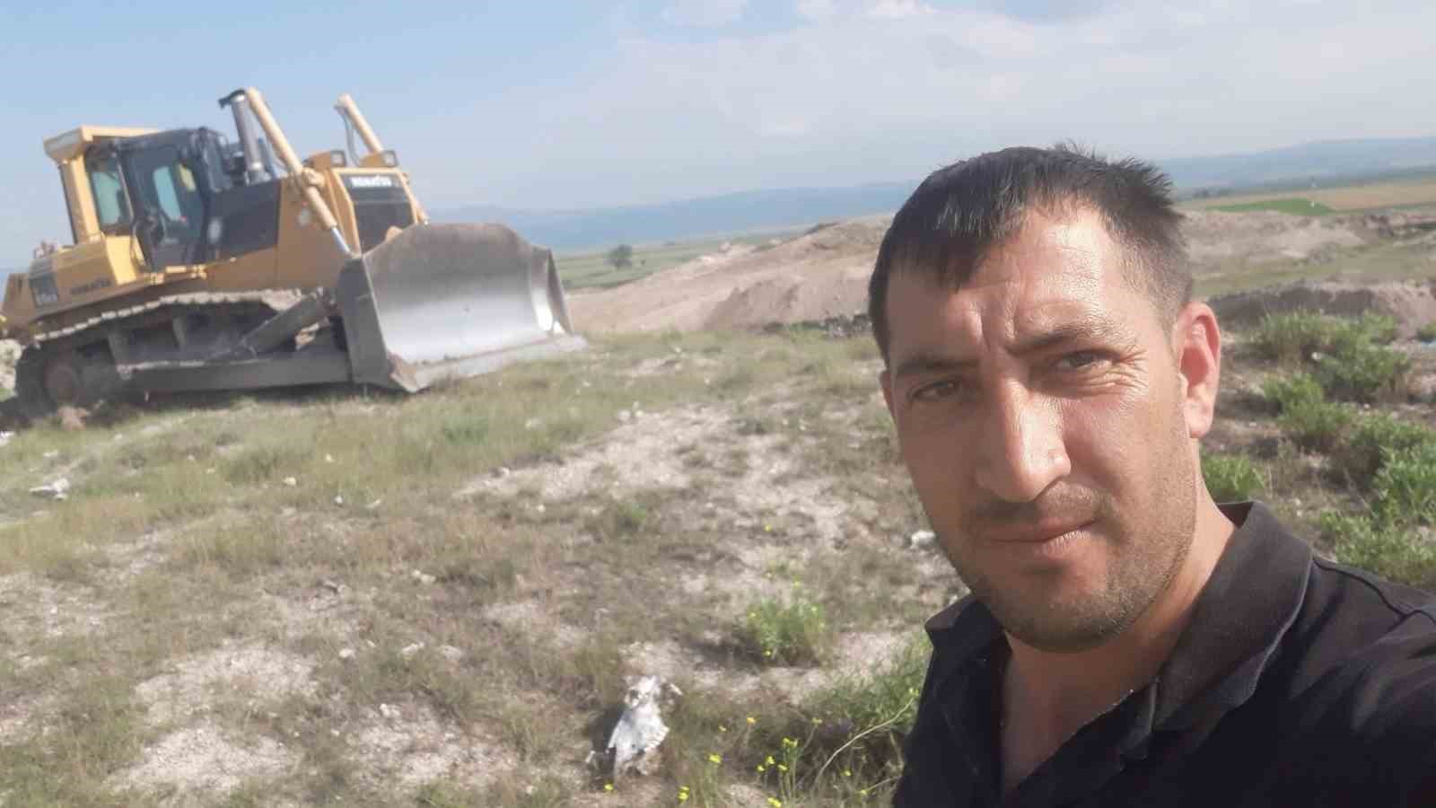 Şehit operatörün çocukaları karnelerinin babalarının kabrine götürdü
