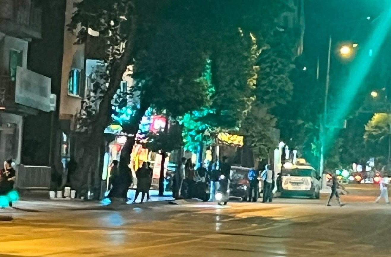 Denizli’de silahlı saldırı: İşletme sahibi bacağından vuruldu