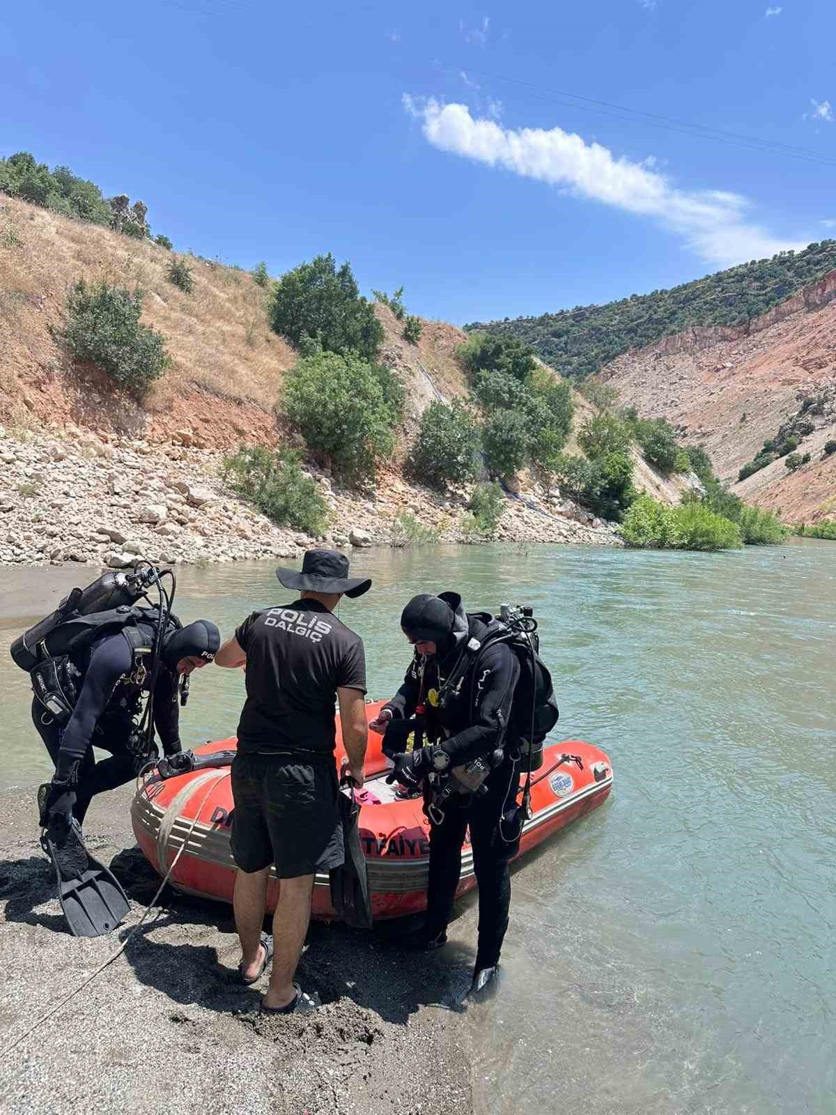 Bingöl’de akıntıya kapılan şahsı arama çalışmaları sürüyor