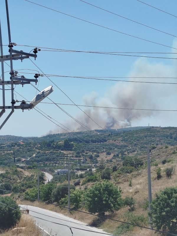 Çeşme’de çöplükte çıkan yangın makilik alana sıçradı