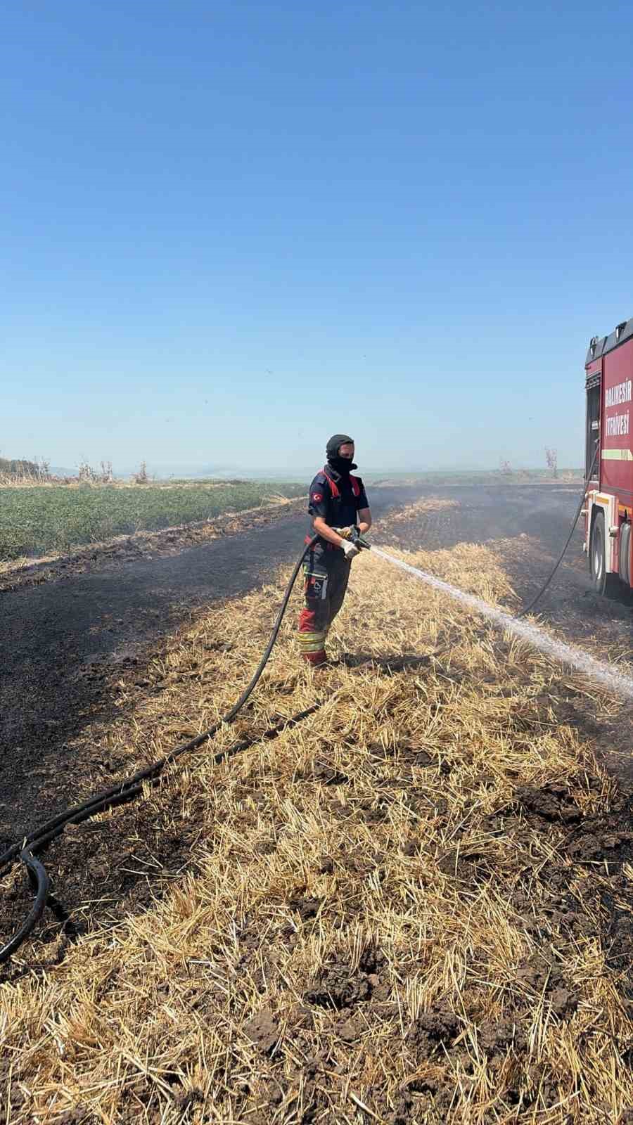Bandırma’da anız ve ekili alanda çıkan yangın söndürüldü