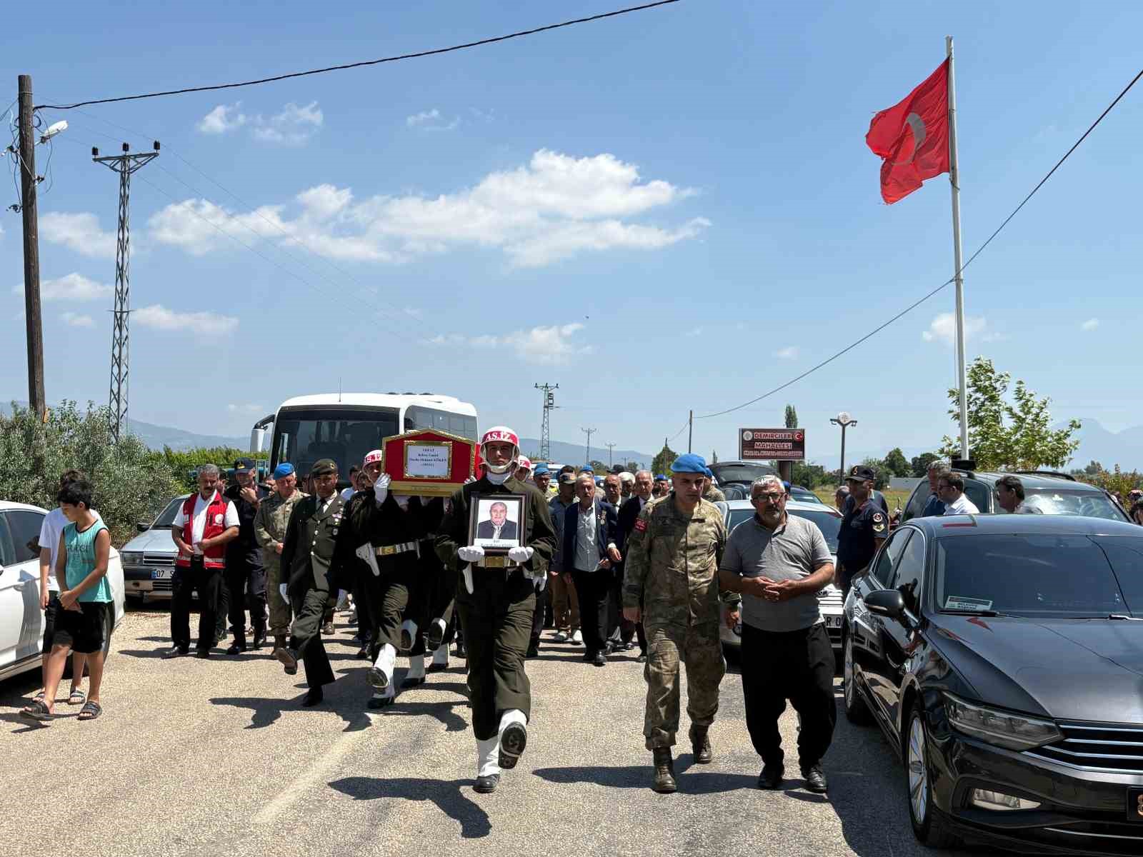 Osmaniye’de Kıbrıs gazisi Durdu Mehmet Köken son yolculuğuna uğurlandı
