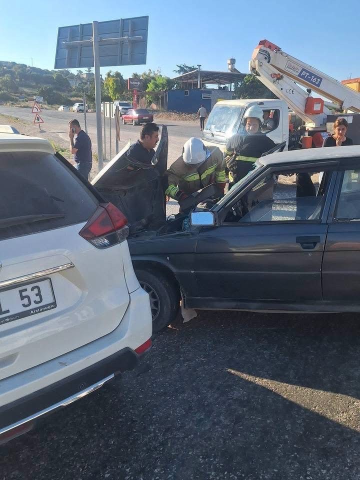 Altınözü’nde trafik kazası:2 yaralı
