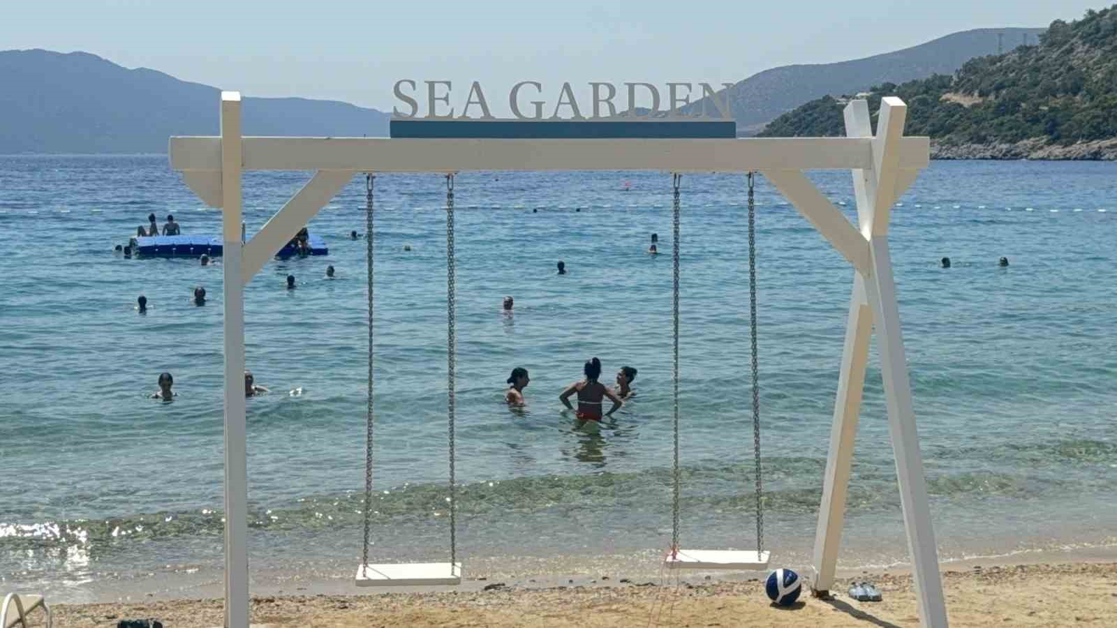 Okullar kapandı, Bodrum sahilleri doldu