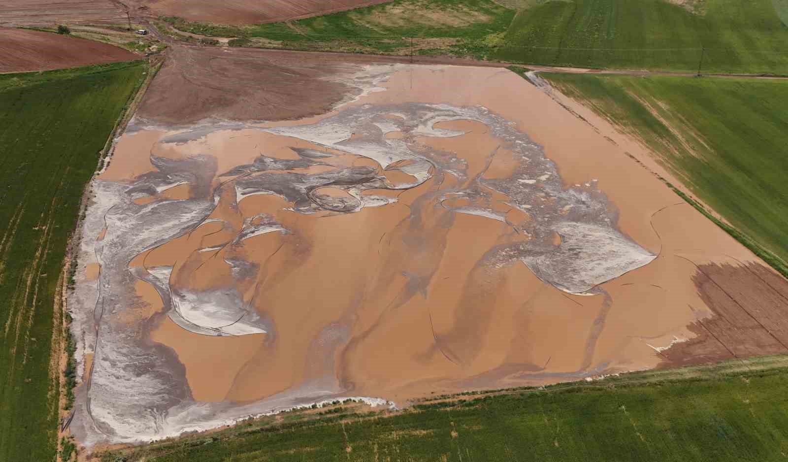 Ahlat’ta sel tarım arazilerine zarar verdi