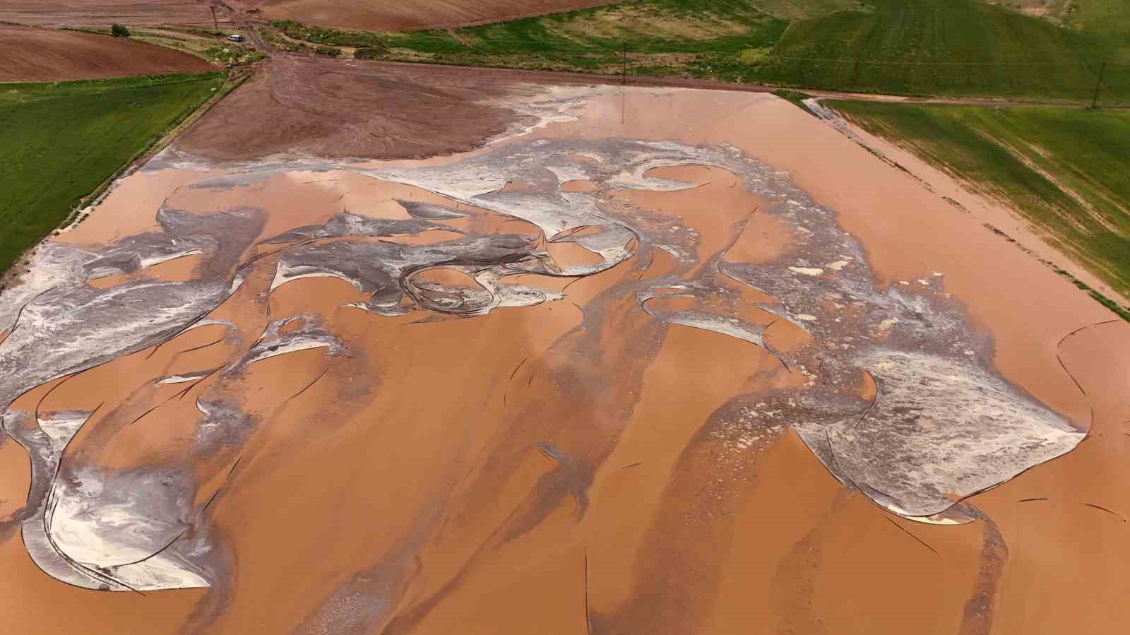 Ahlat’ta sel tarım arazilerine zarar verdi