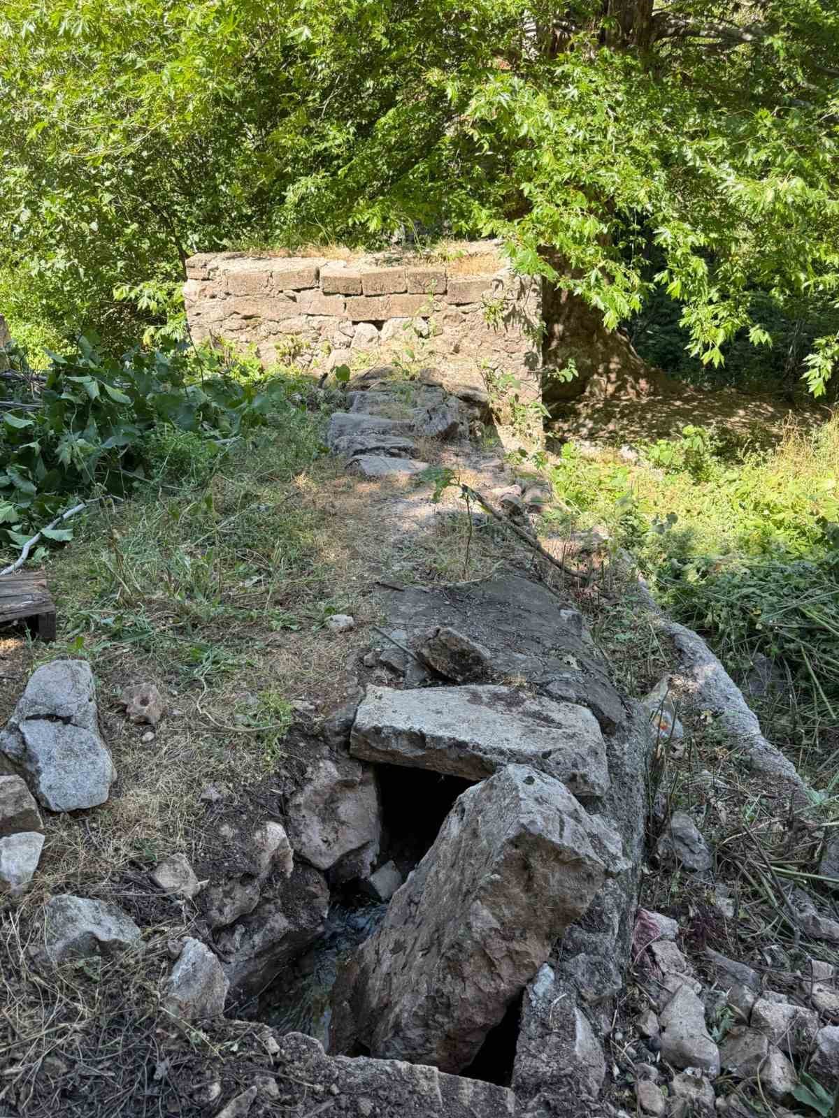 Diyarbakır’da tarihi çeşme harabeye döndü