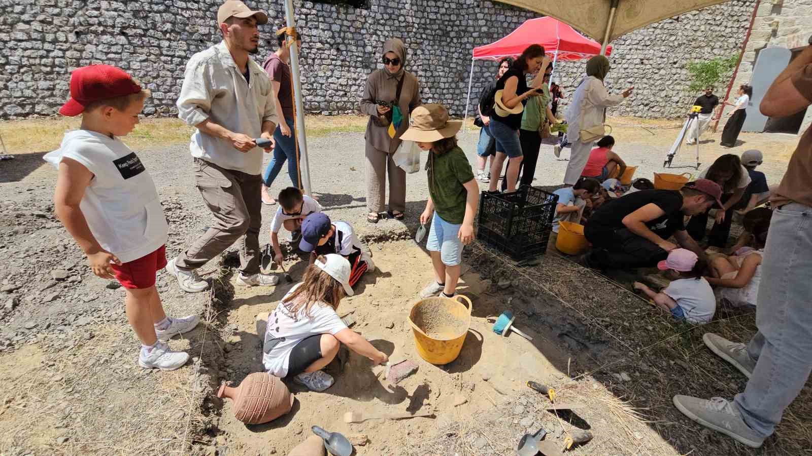 Zonguldak’ta çocuklar arkeolojik kazı heyecanı yaşadı
