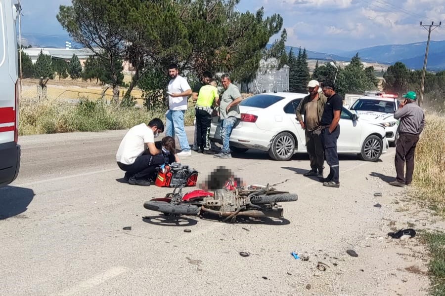 Amasya’da otomobille çarpışan motosikletli hayatını kaybetti
