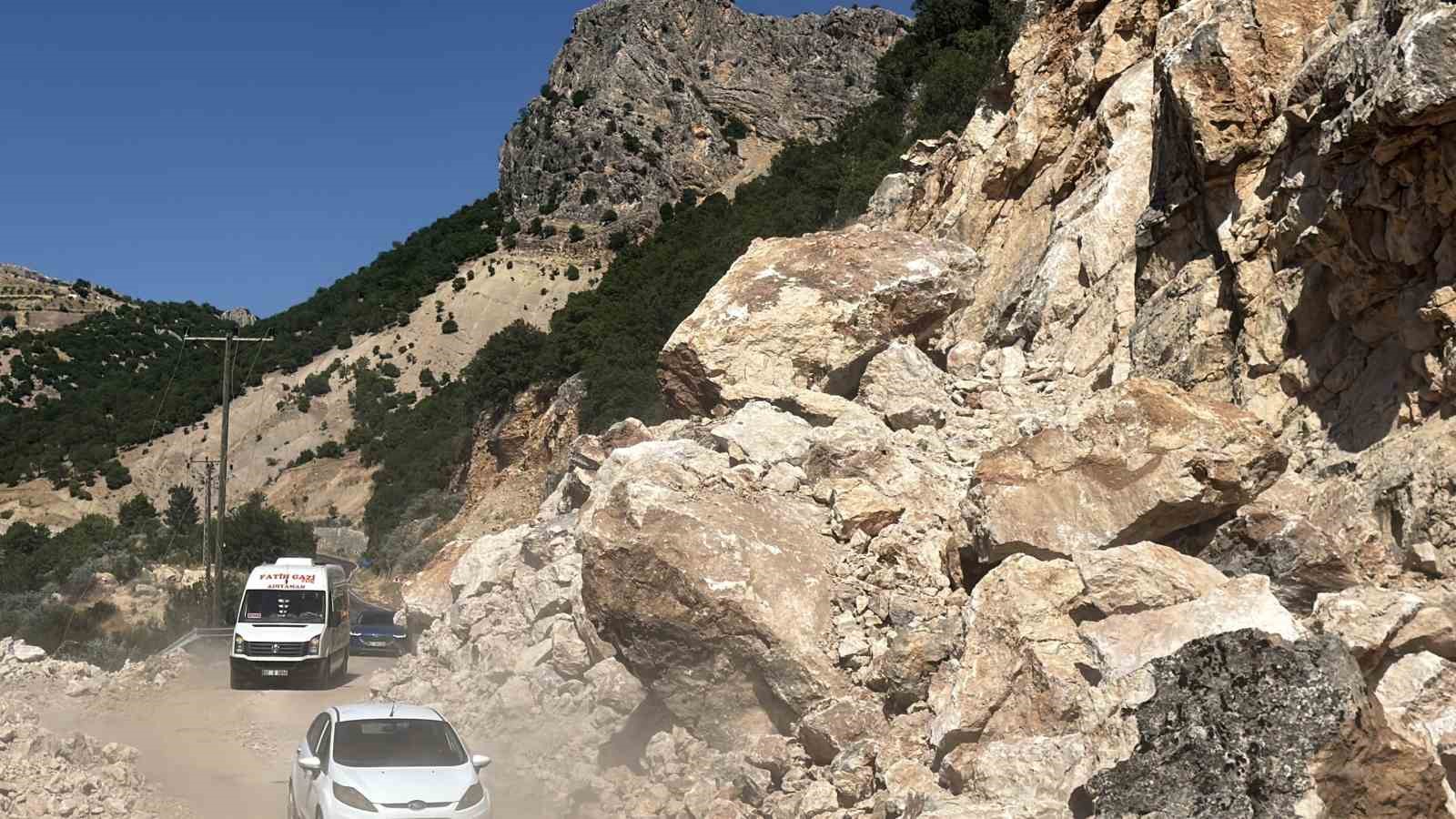 Adıyaman- Çelikhan Karayolunda heyelan