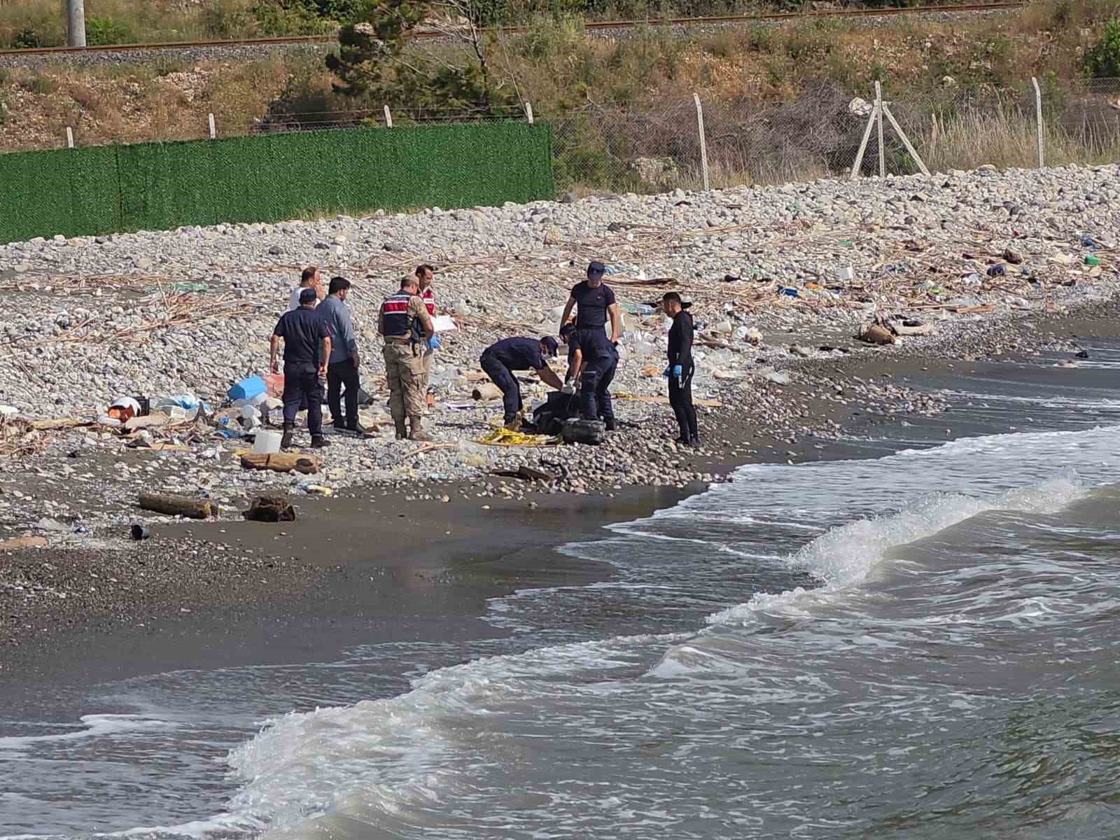 Hatay’da sahilde kimliği belirsiz erkek cesedi bulundu