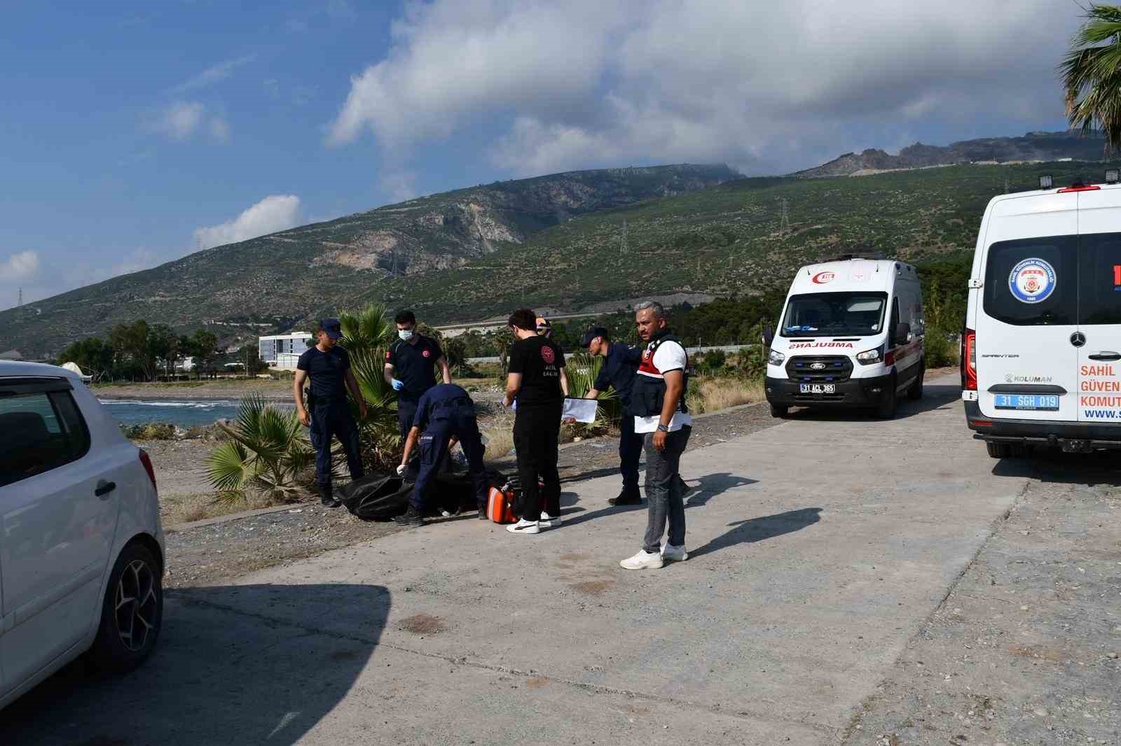 Hatay’da sahilde kimliği belirsiz erkek cesedi bulundu