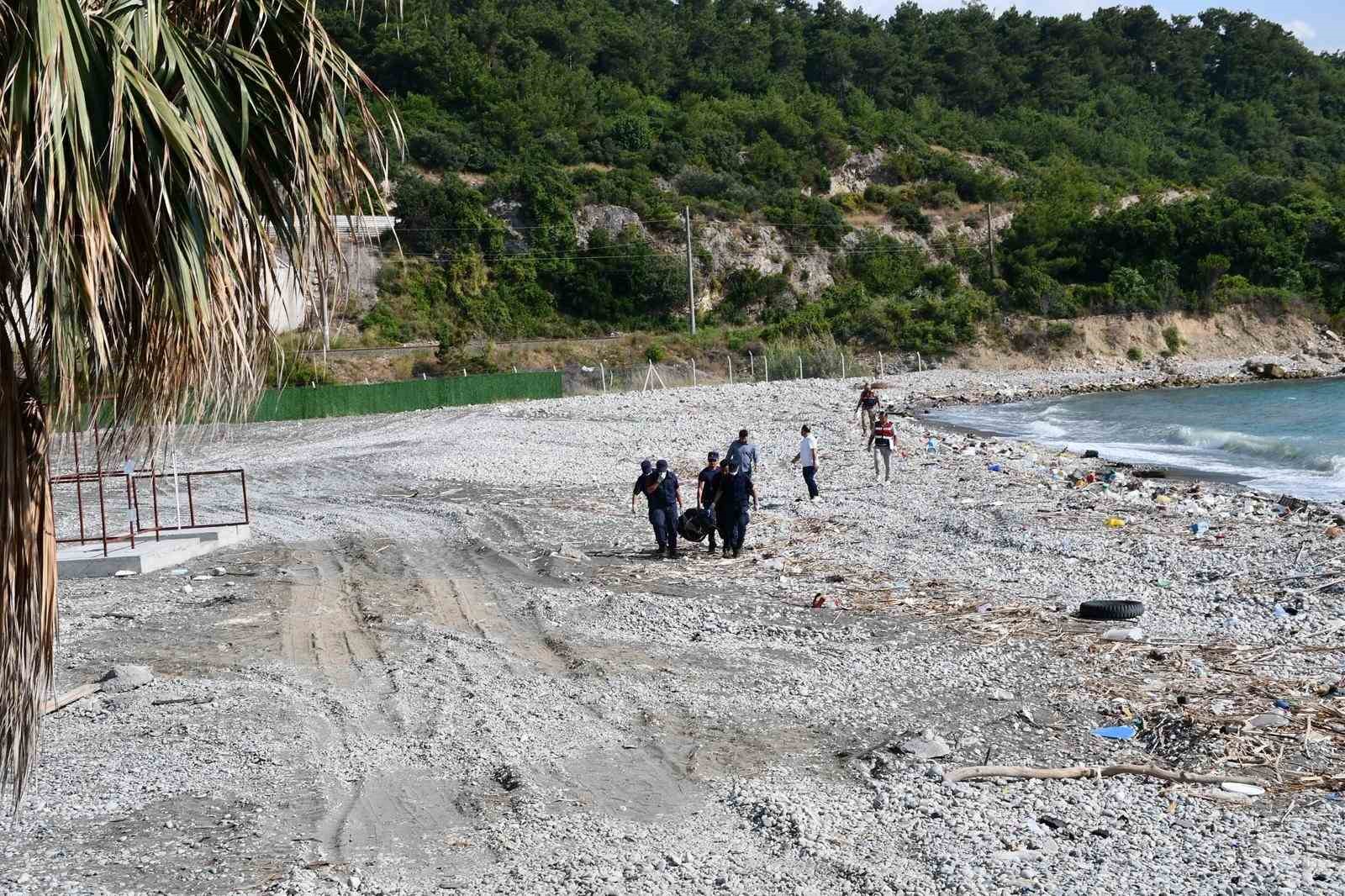 Hatay’da sahilde kimliği belirsiz erkek cesedi bulundu