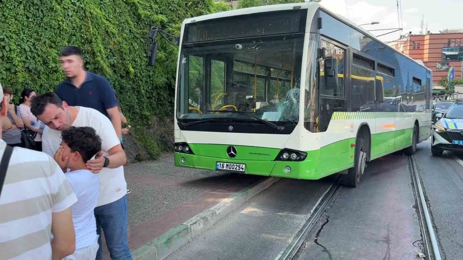 Bursa’da anne ve bebeğine otobüs çarptı: 2 yaralı