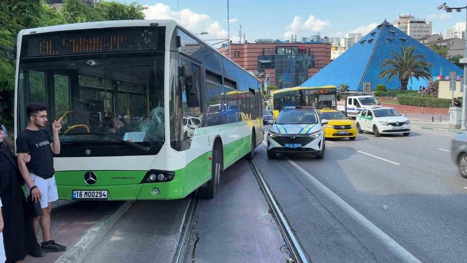 Bursa’da anne ve bebeğine otobüs çarptı: 2 yaralı