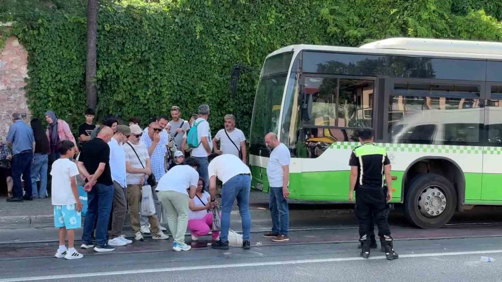Bursa’da anne ve bebeğine otobüs çarptı: 2 yaralı