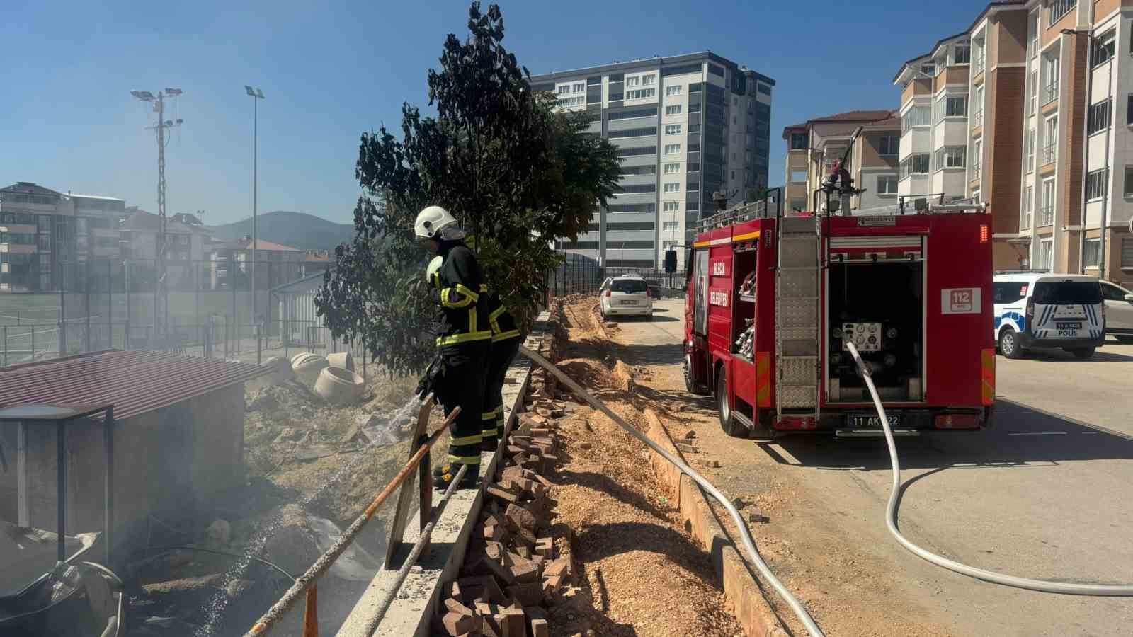 Bilecik’te stadyum inşaat alanında yangın çıktı