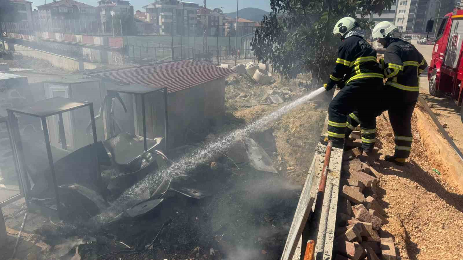 Bilecik’te stadyum inşaat alanında yangın çıktı