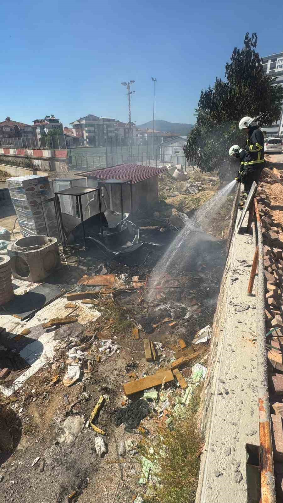 Bilecik’te stadyum inşaat alanında yangın çıktı