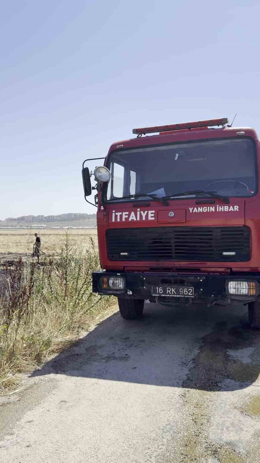 Bursa’da anız yangını kontrol altına alındı geriye kül olan alanlar kaldı