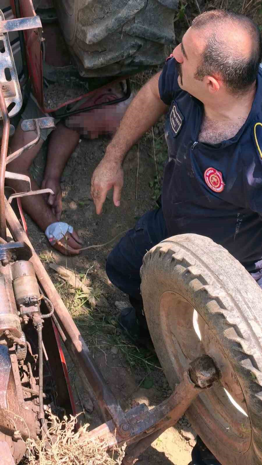 Traktörün altında kalan adam ağır yaralandı