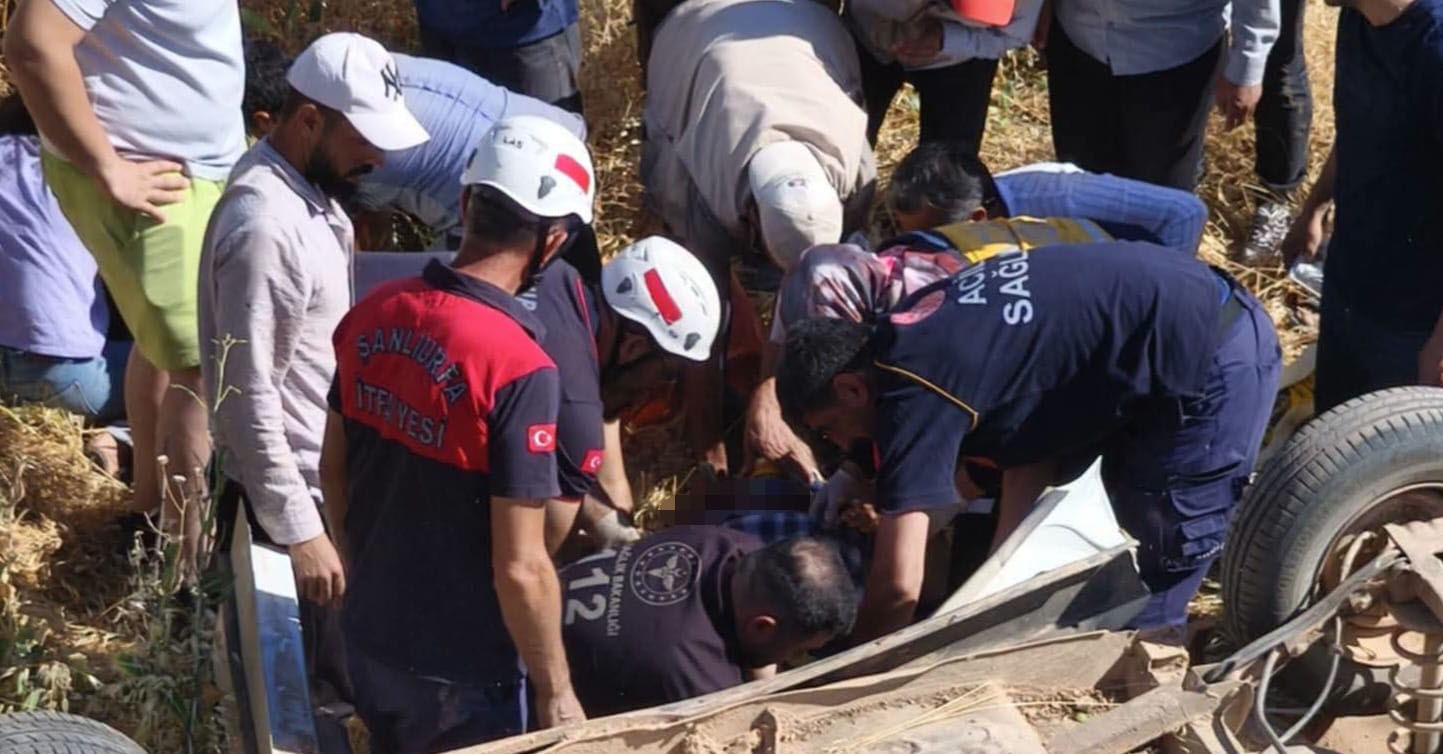 Şanlıurfa’da otomobil şarampole devrildi: 1 ölü, 4 yaralı