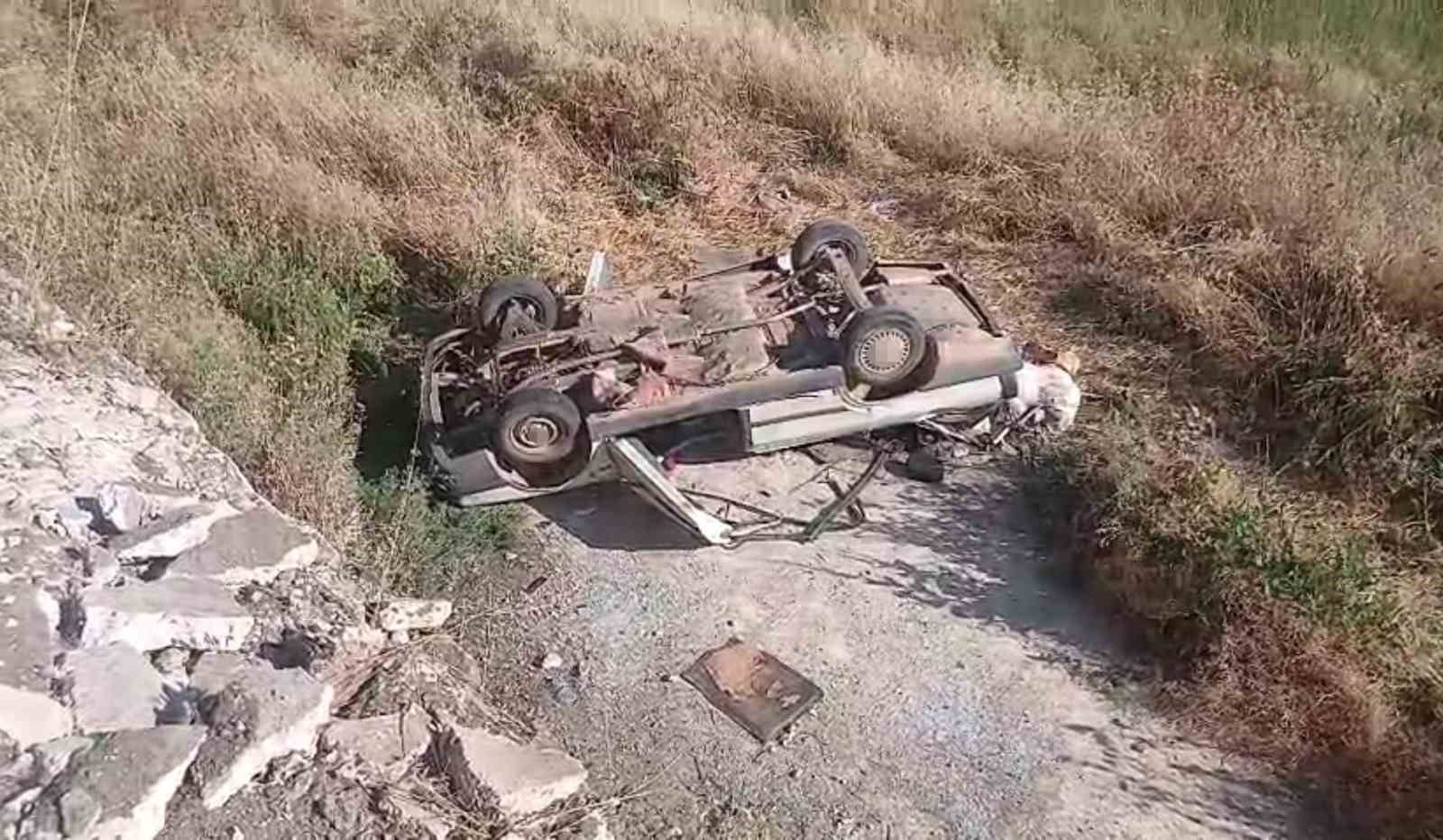 Şanlıurfa’da otomobil şarampole devrildi: 1 ölü, 4 yaralı