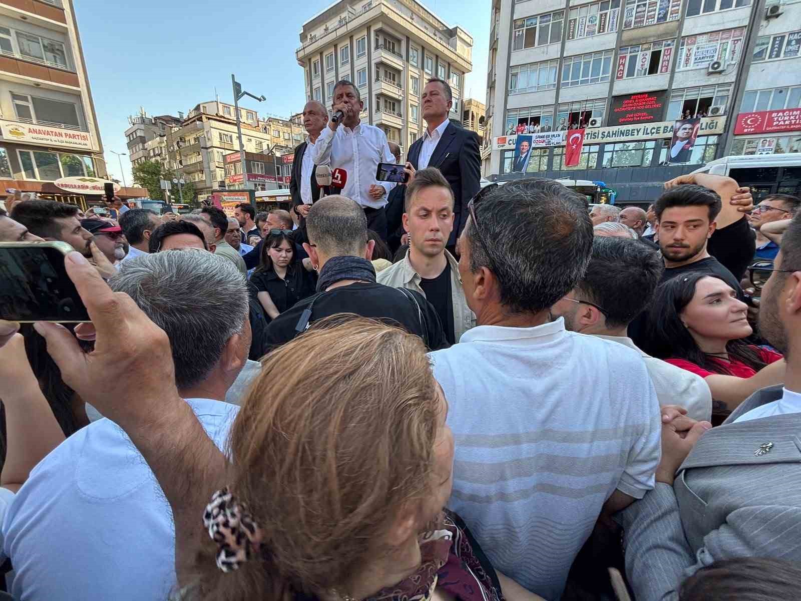 CHP Grup Başkanı Özgür Özel: "Cumhuriyet Halk Partisi’ne, adayına, kurumuna, liderine darbe yapıyorlar"