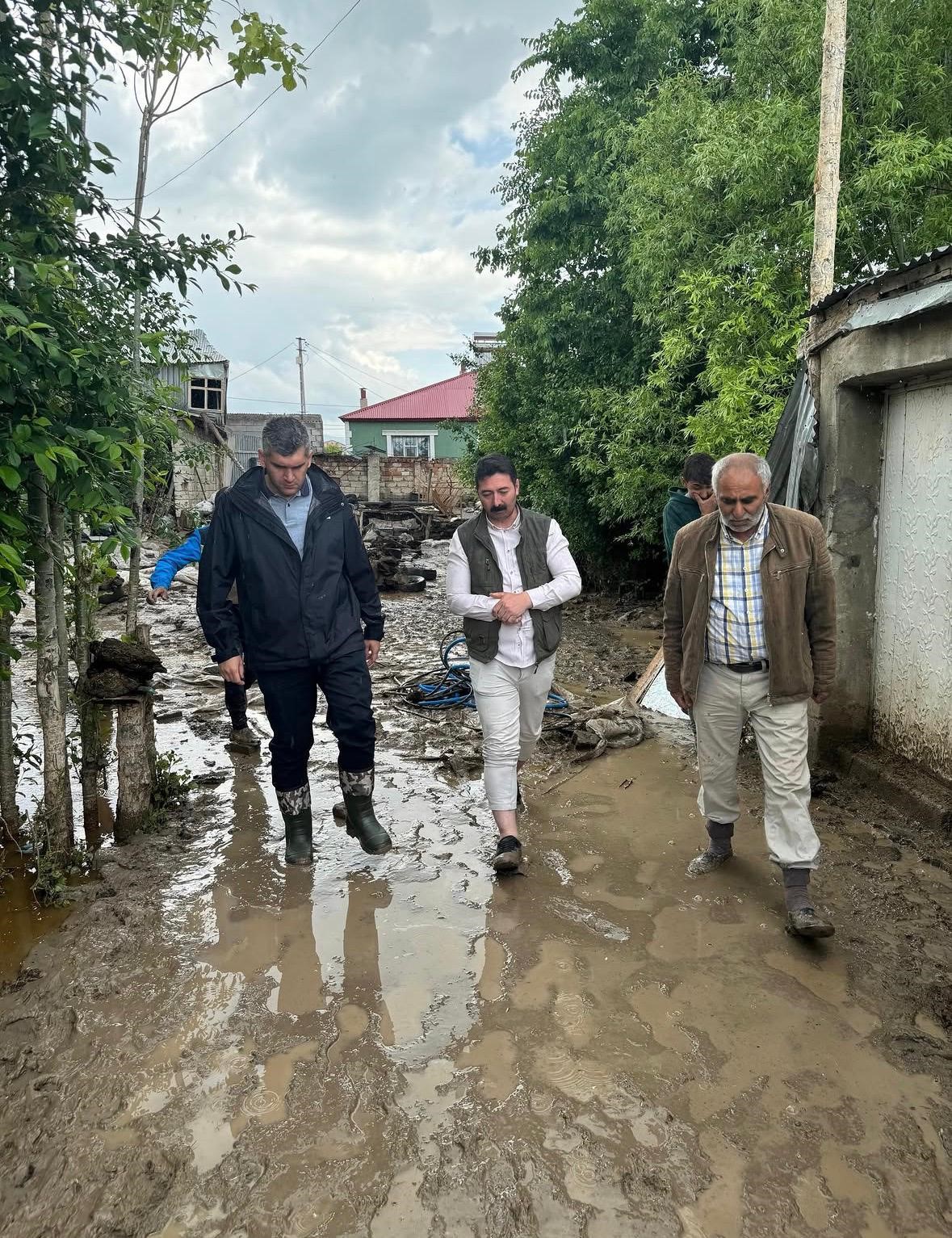 Diyadin’de yağışın ardından tüm kurumlar sahada