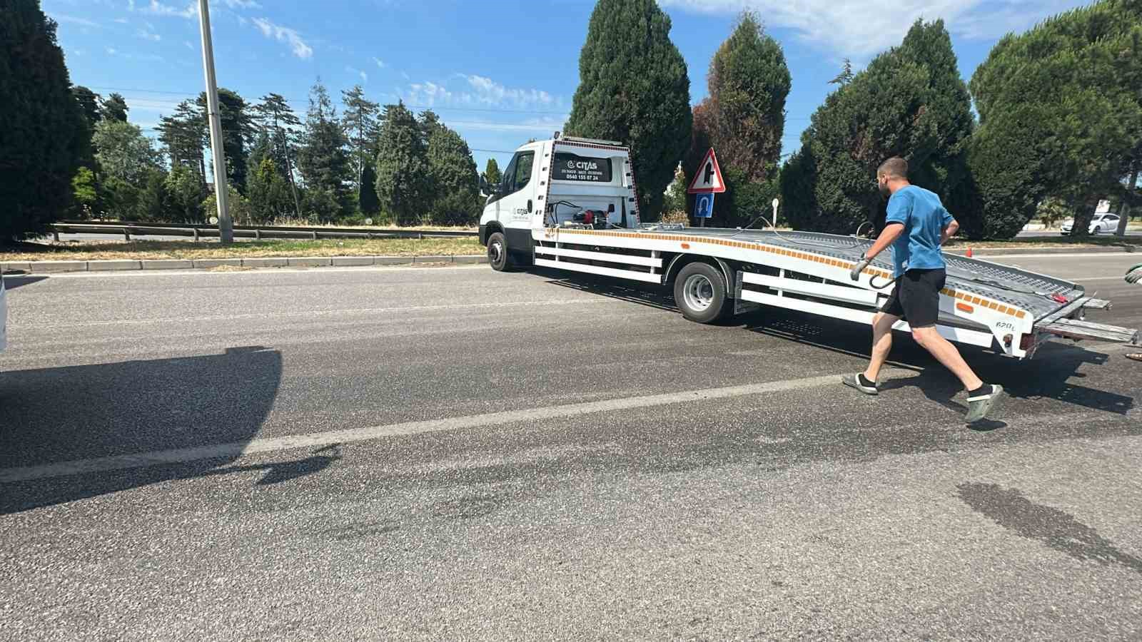 Kaza sonrası yol tek şeride düştü, geciken çalışma trafiği kilitledi
