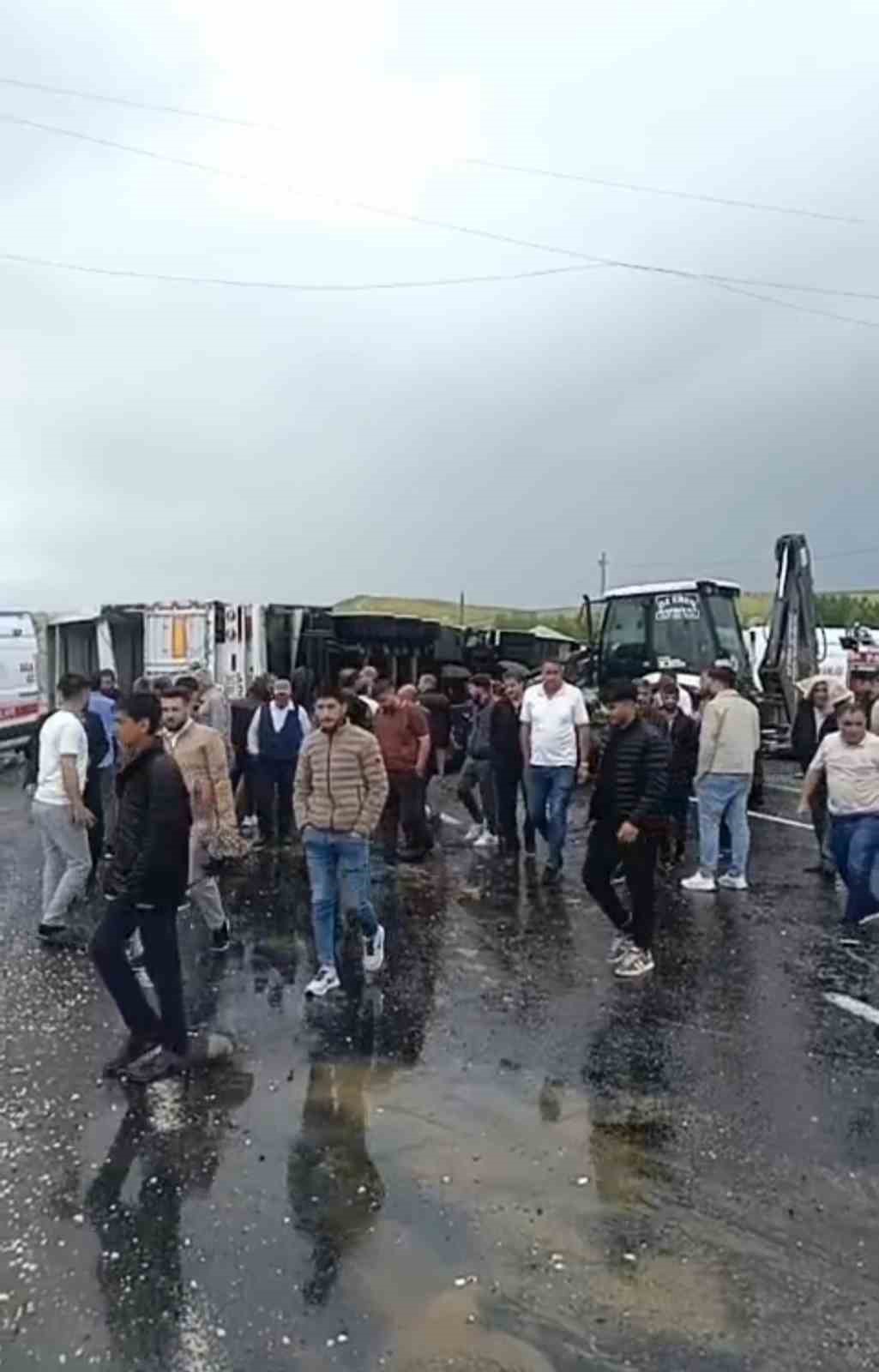 Patnos’ta zincirleme kaza: 1 ölü, 1’i ağır 4 yaralı