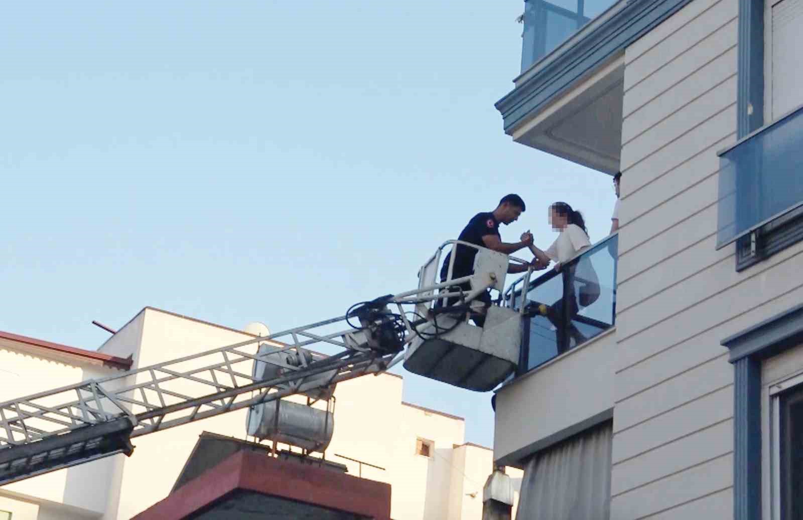 Apartmanda çıkan yangında can pazarı yaşandı