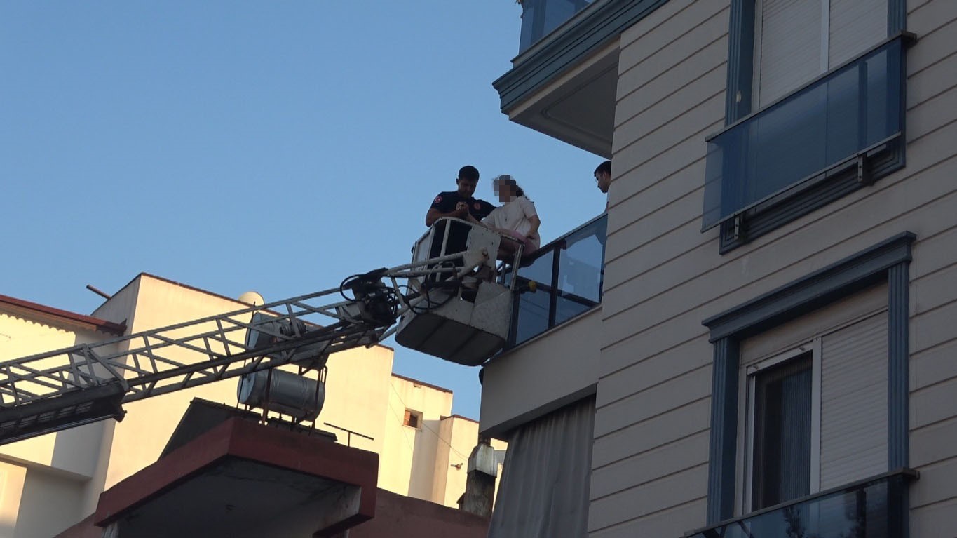 Apartmanda çıkan yangında can pazarı yaşandı