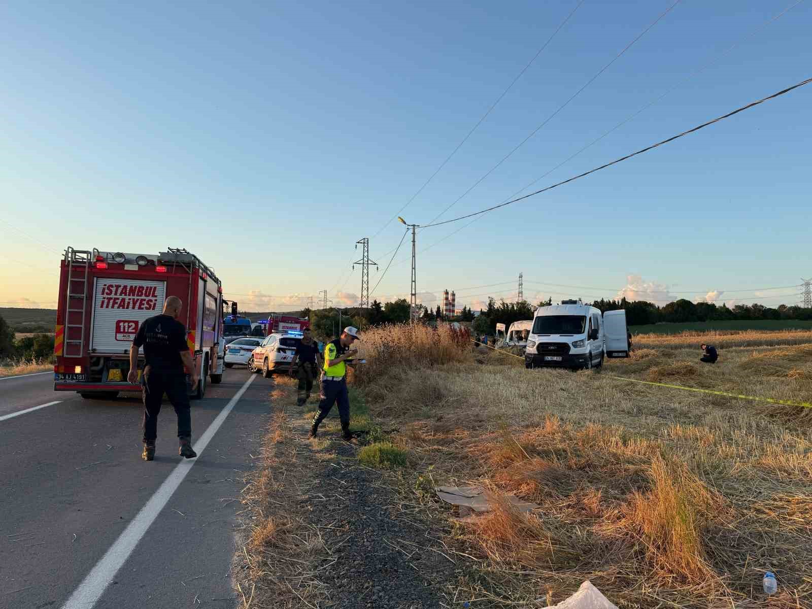 Silivri’de 2 kişinin öldüğü minibüs kazasında yol trafiğe açıldı