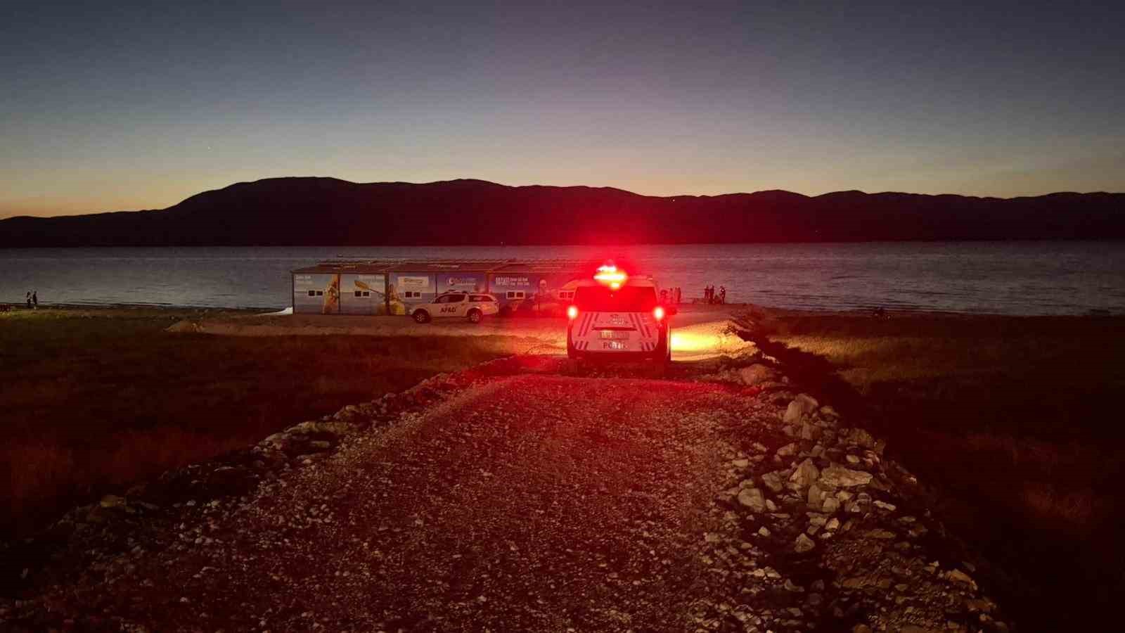 Burdur Gölü’nde kano ile açılan 2 kişiden haber alınamıyor