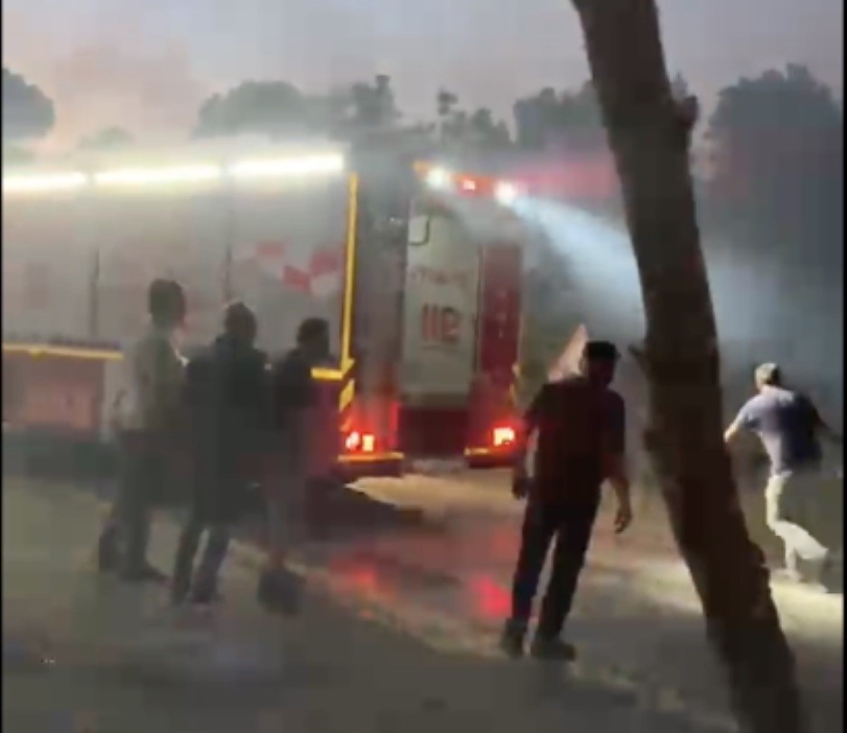 Ayvalık’ta fıstık çamı arazisinde çıkan yangın ormana sıçradı