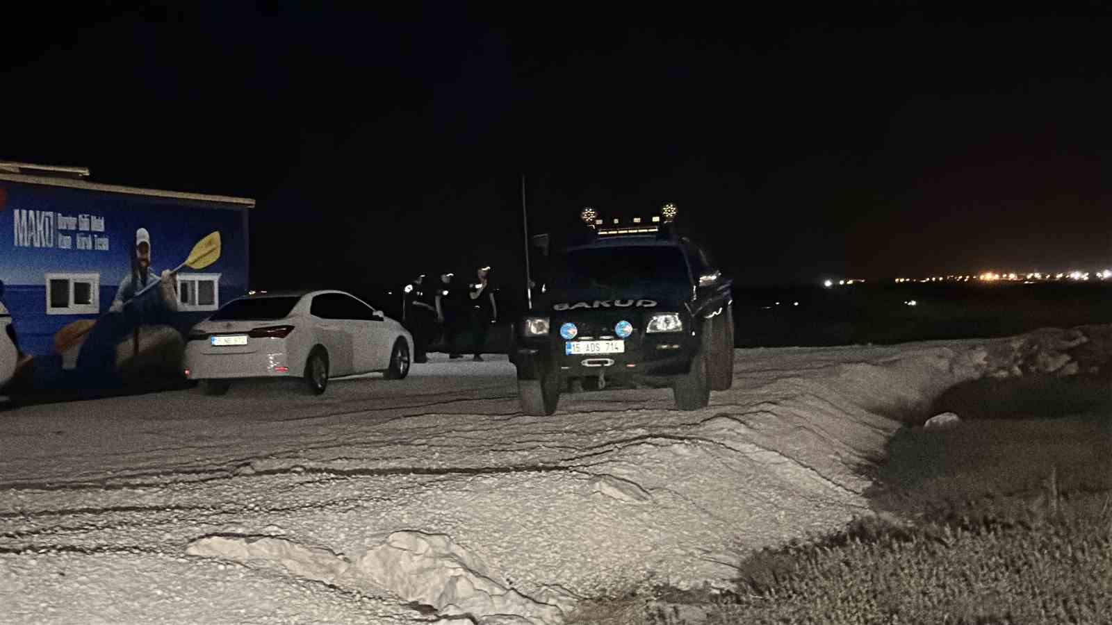 Burdur Gölü’nde kaybolan kanocu iki kadın sağ olarak bulundu