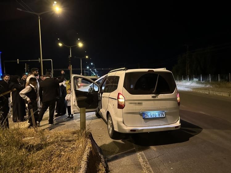 Hasköy’de iki otomobil çarpıştı: Yaralanan olmadı